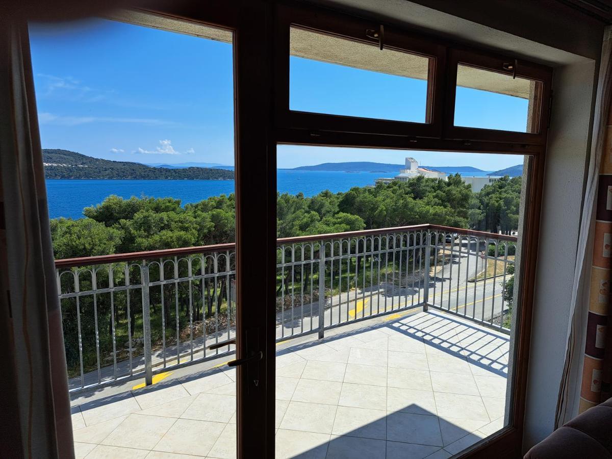Apartment With Splendid Sea View Trogir Exterior foto