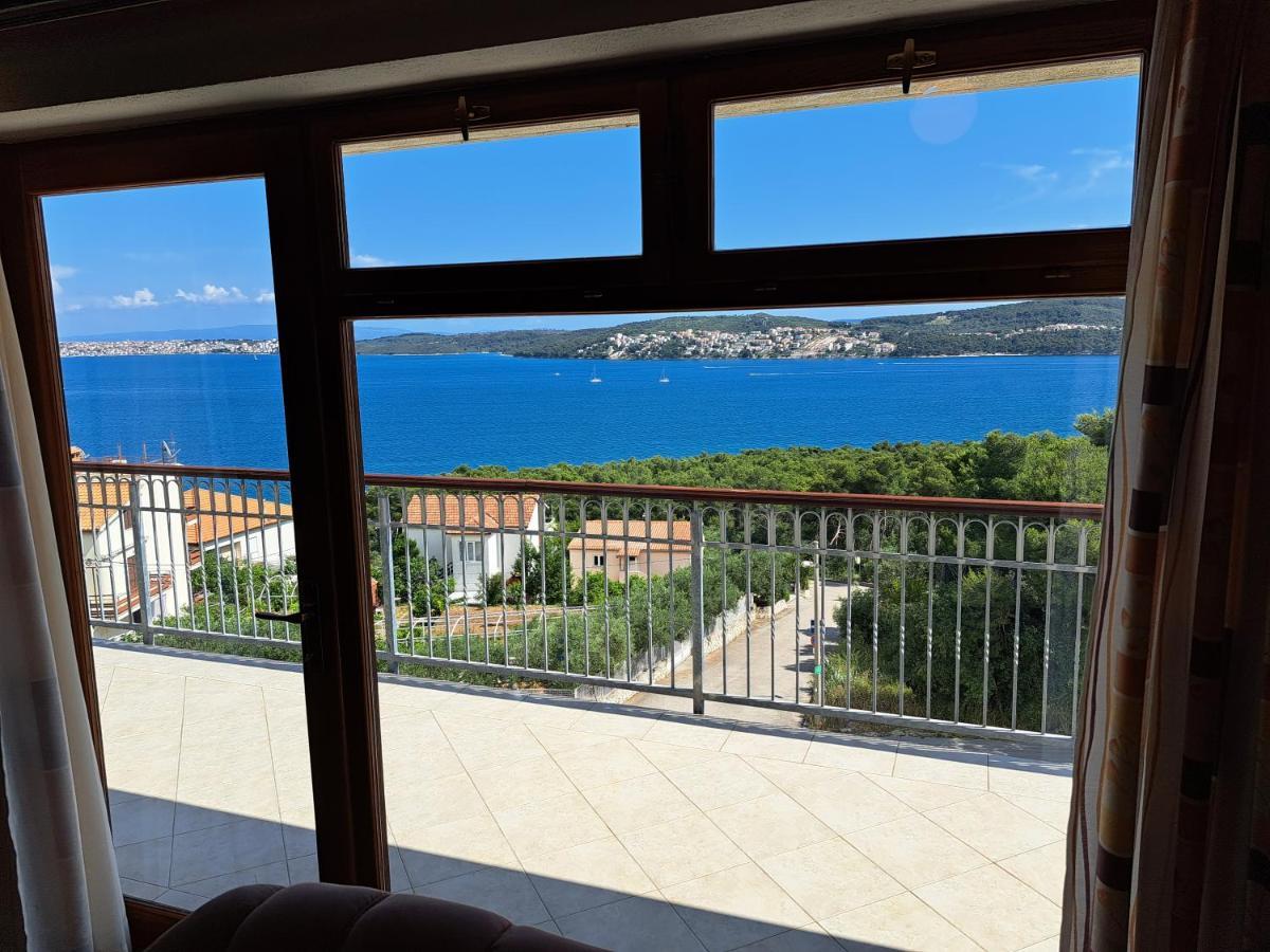 Apartment With Splendid Sea View Trogir Exterior foto
