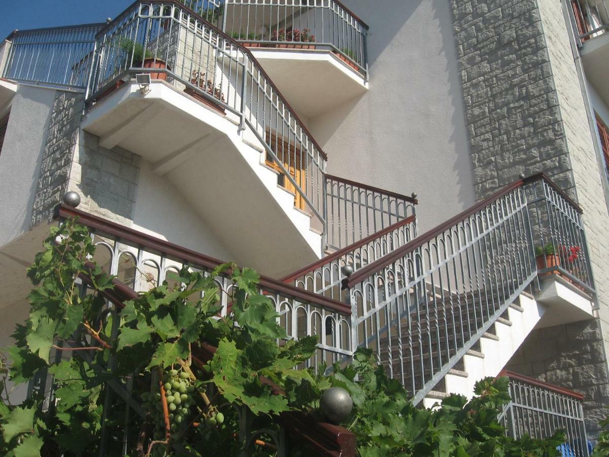 Apartment With Splendid Sea View Trogir Exterior foto
