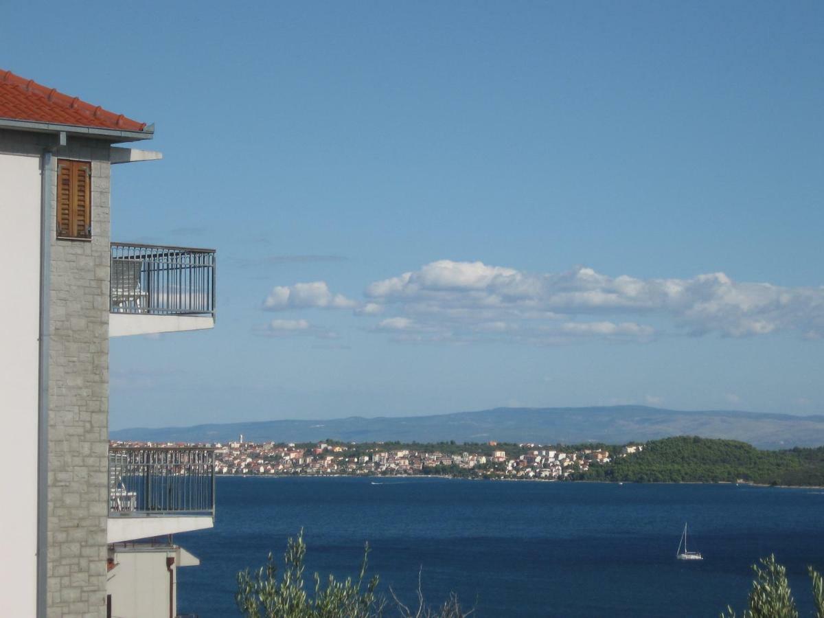 Apartment With Splendid Sea View Trogir Exterior foto